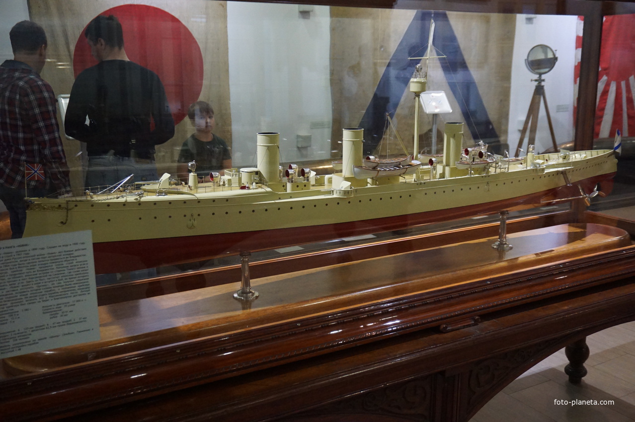 Экспонаты Центрального Военно-Морского музея...