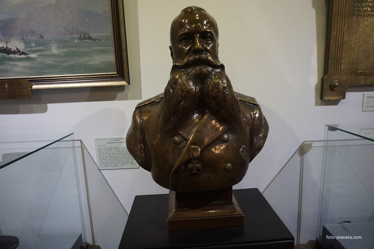 Экспонаты Центрального Военно-Морского музея...