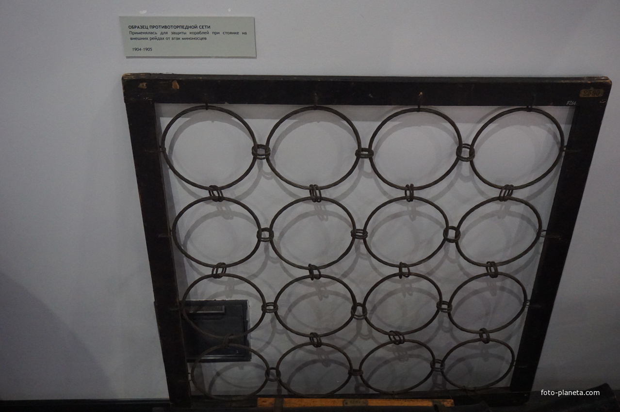 Экспонаты Центрального Военно-Морского музея...