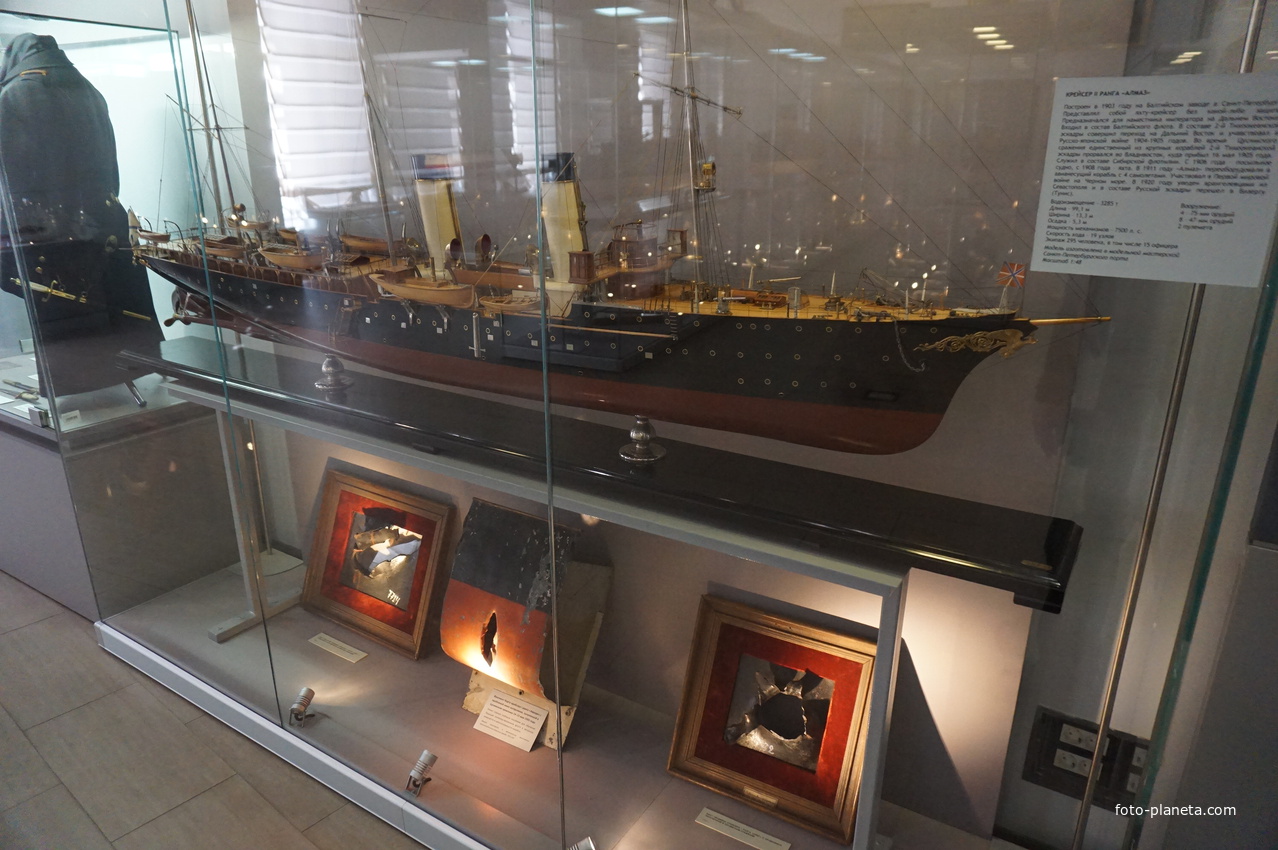 Экспонаты Центрального Военно-Морского музея...