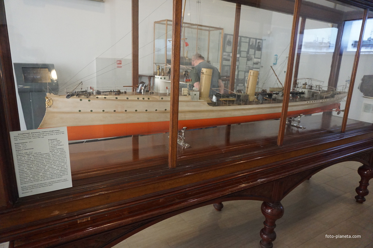 Экспонаты Центрального Военно-Морского музея...