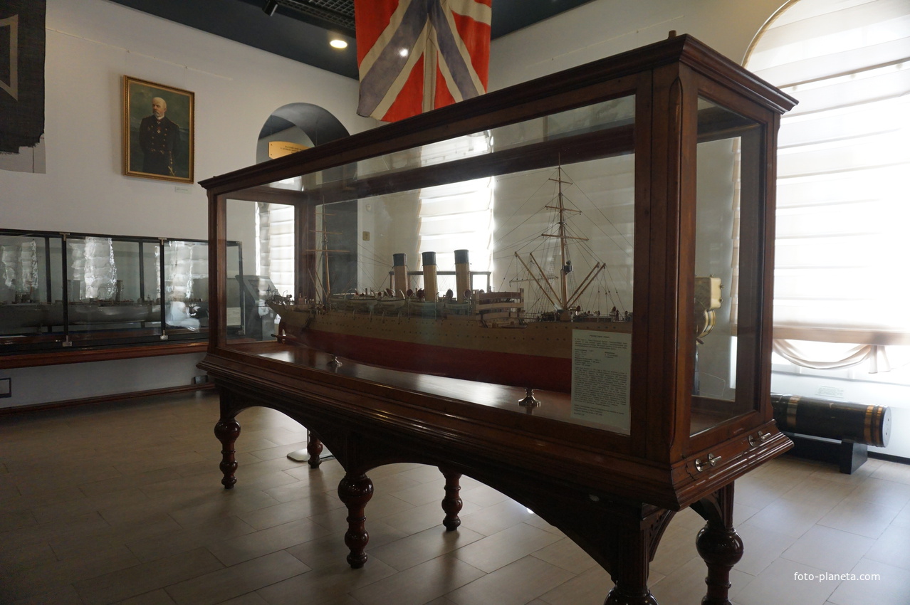 Экспонаты Центрального Военно-Морского музея...