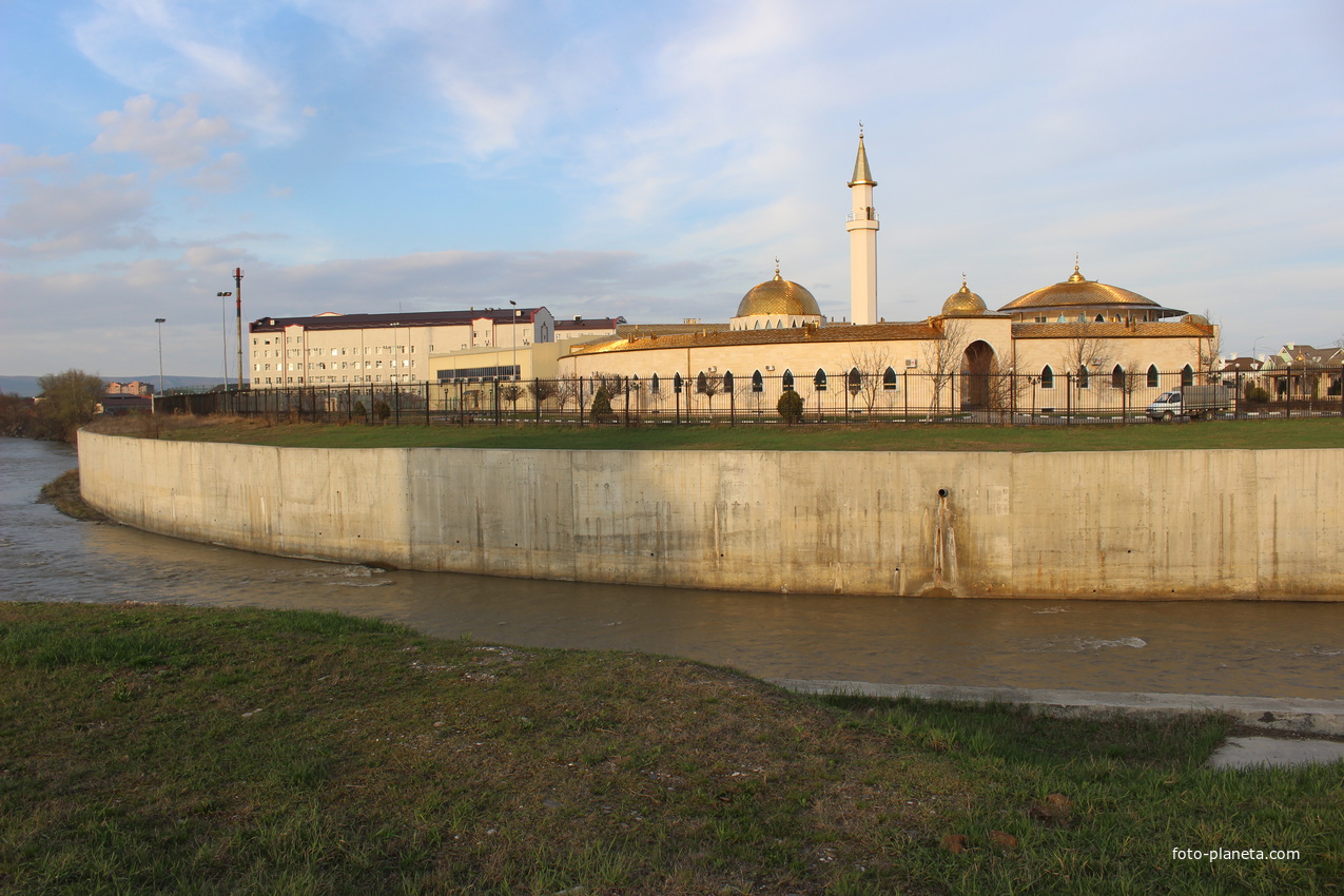Школа хафизов имени Хеды Кишиевой.