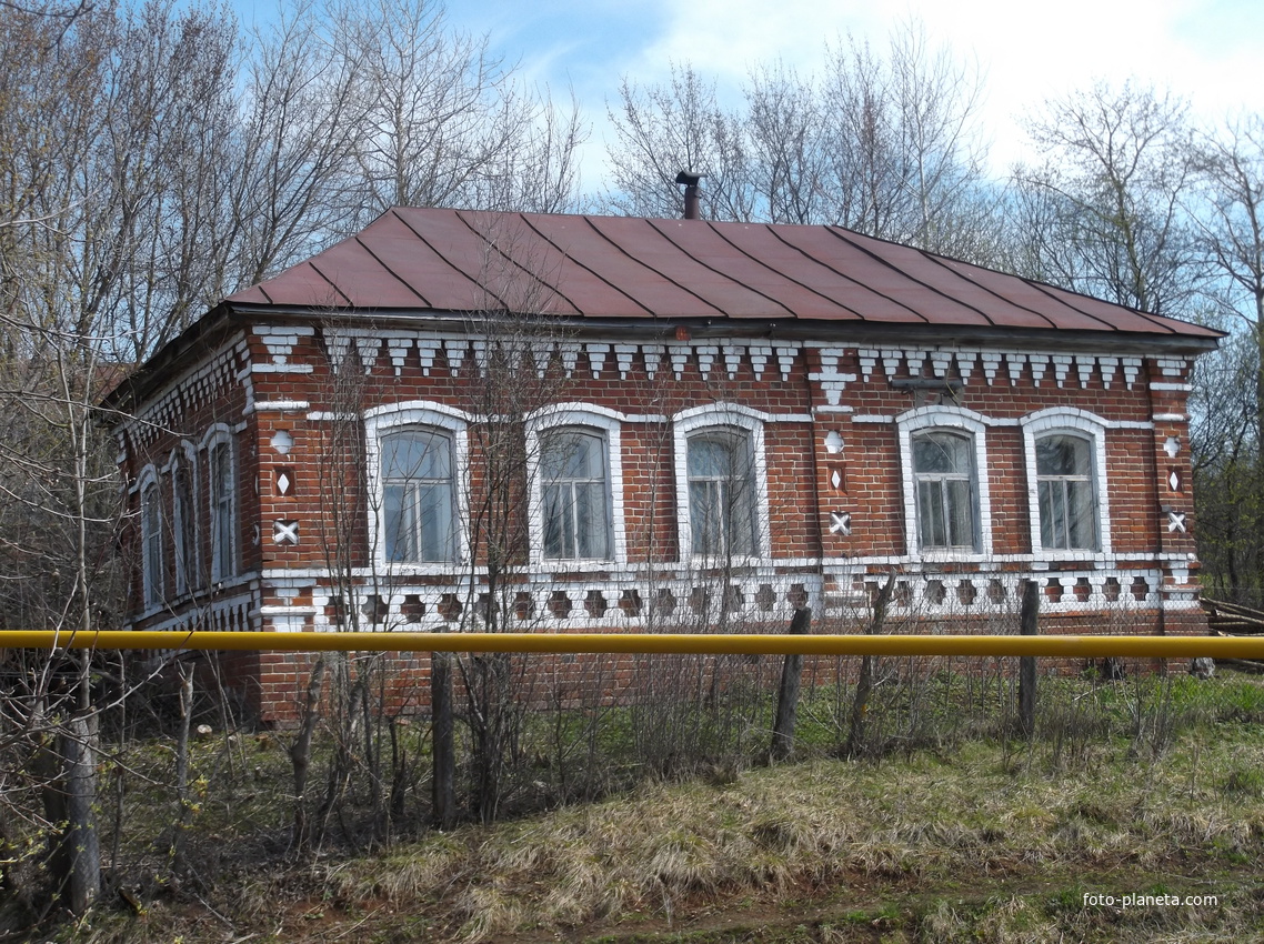 Выла- Базар жилой дом 18 век строил сам хозяин кирпичи делали сами