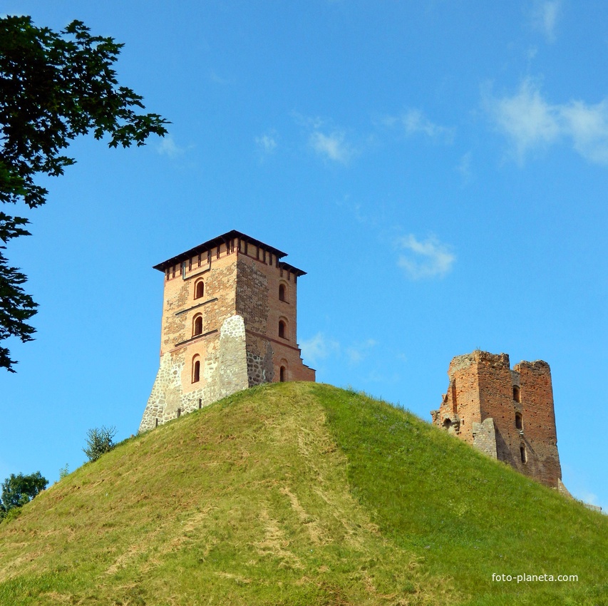 Новогрудок. Замок. Башни Костёльная(слева) и Щитовка