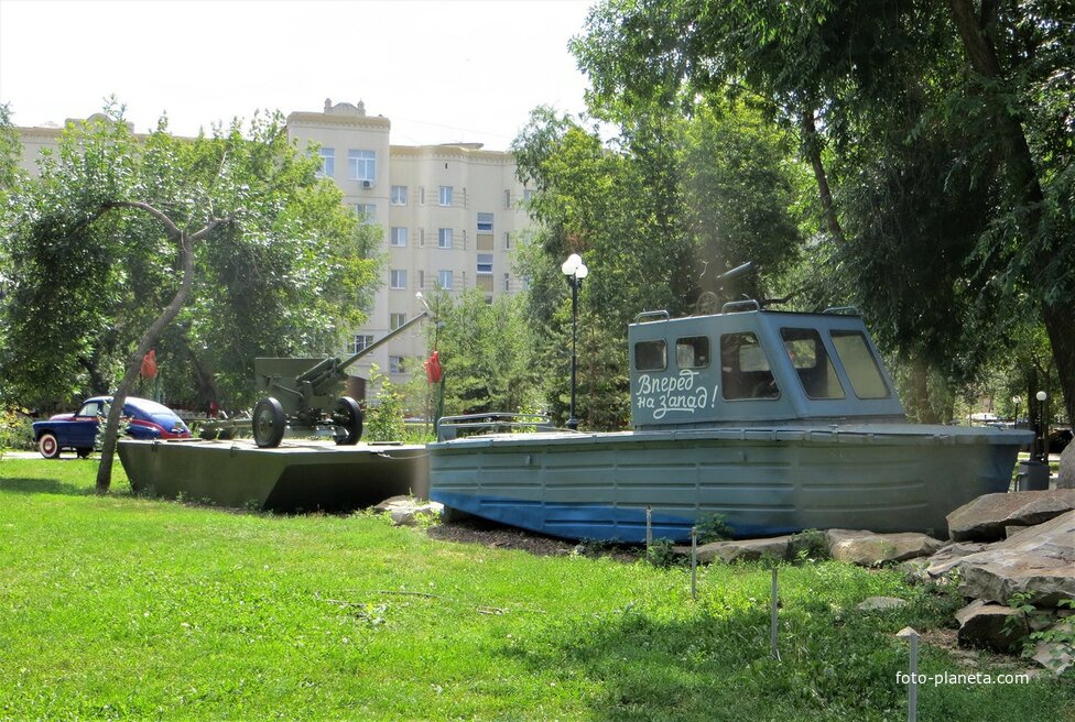 Буксирно-моторный катер БМК-130