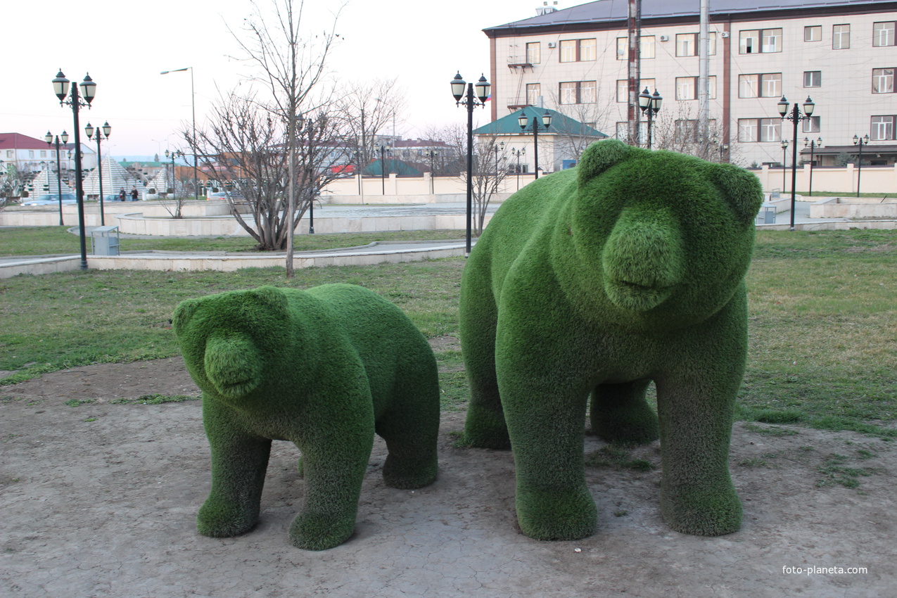 Скульптуры на пр. Кадырова.