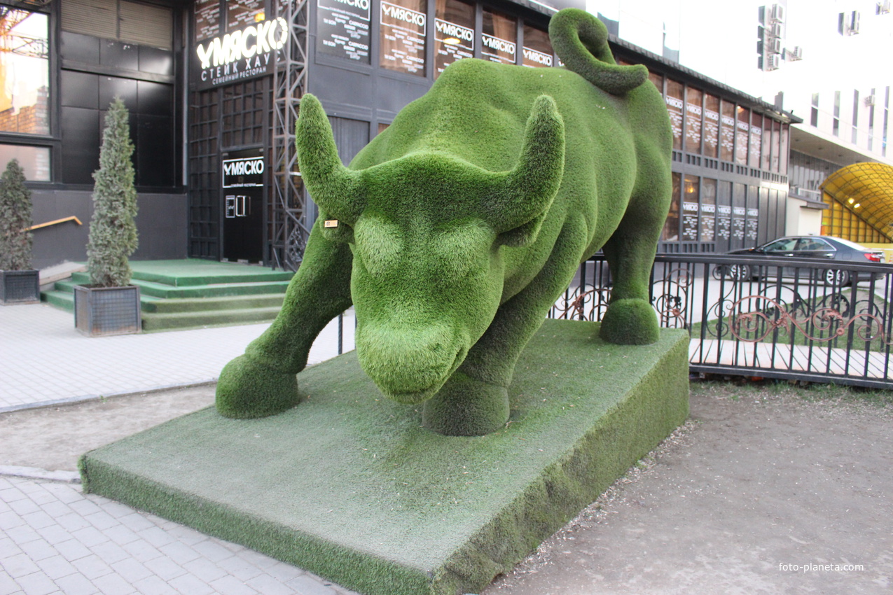 Скульптура на пр. Кадырова.