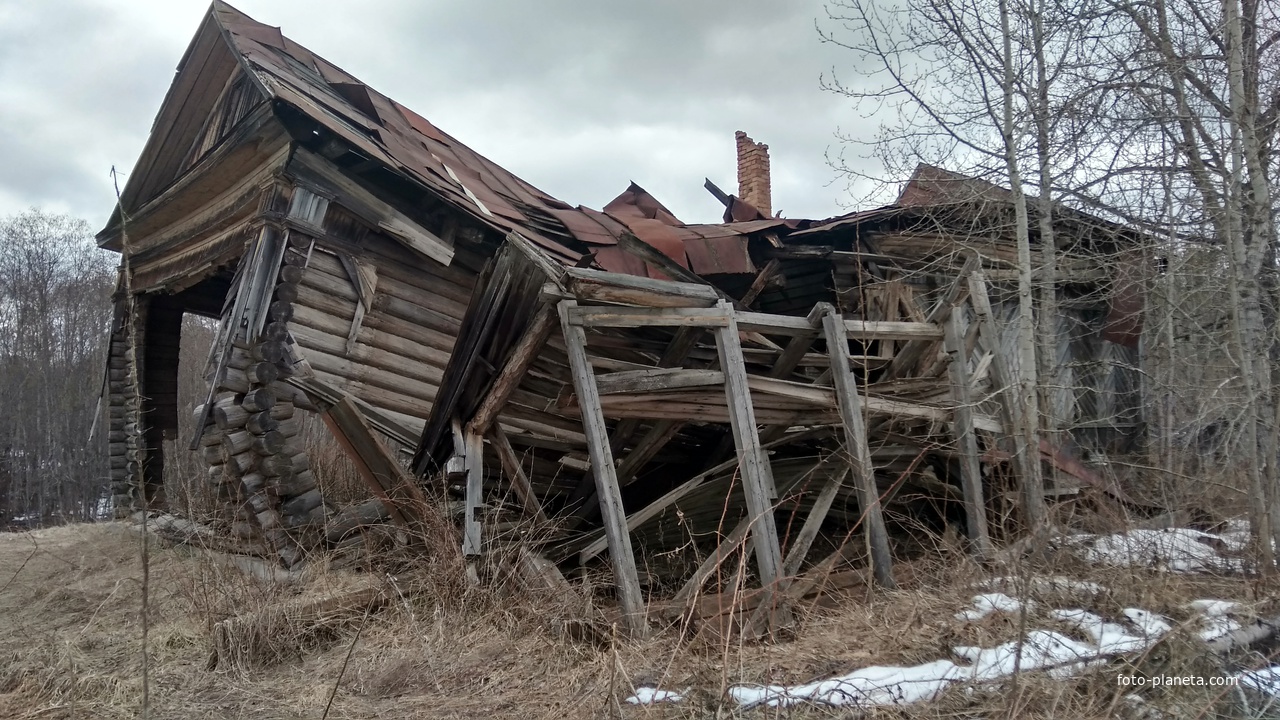 разрушенное здание в д. Васютино