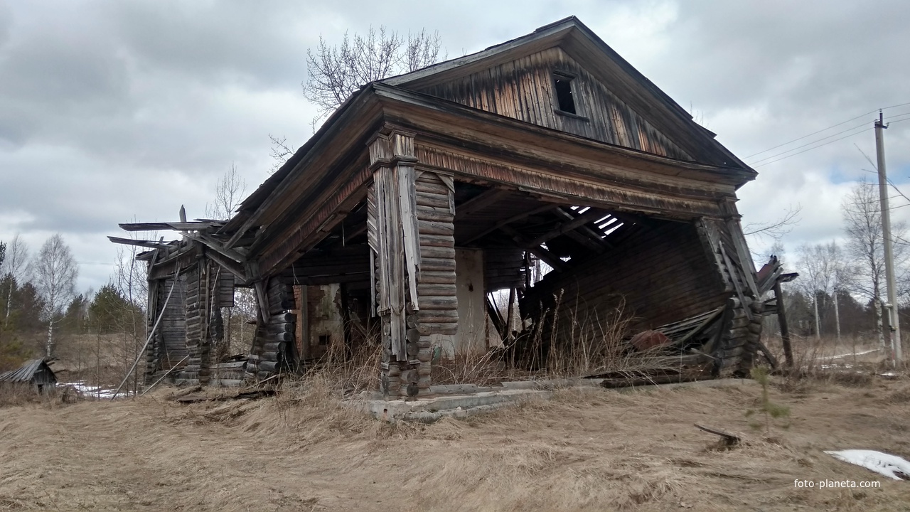 разрушенное здание в д. Васютино