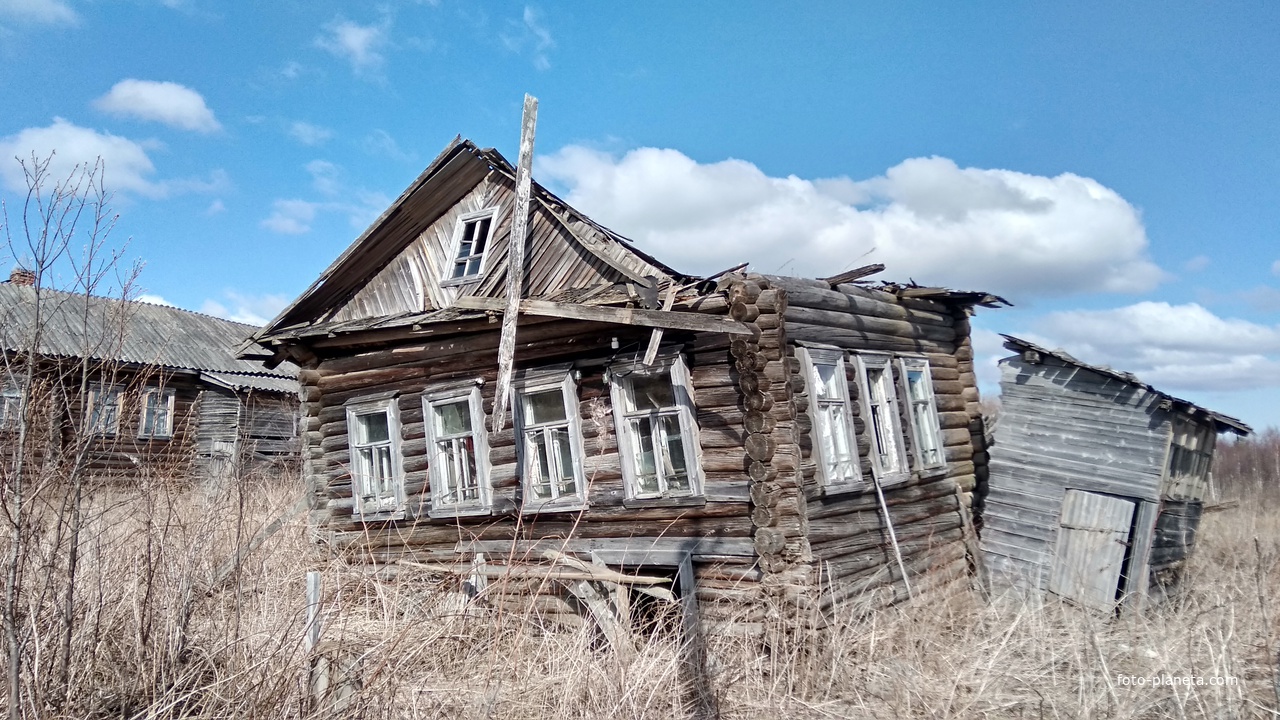 разрушенный дом в д. Пушкино