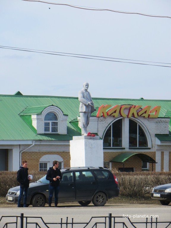 Памятник Ленину на Соборной площади