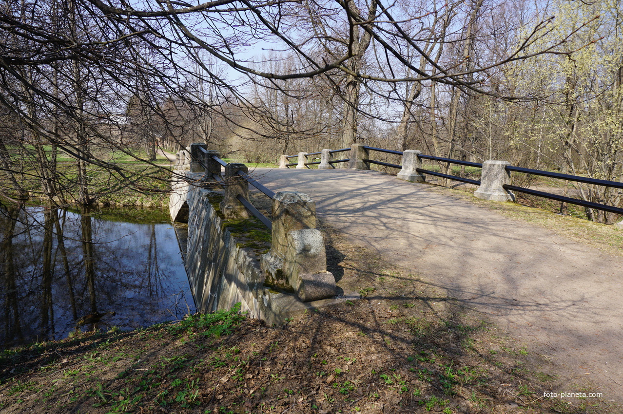 Мост через плотину.