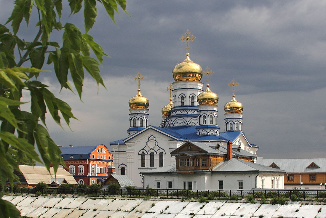 Собор Тихвинского монастыря
