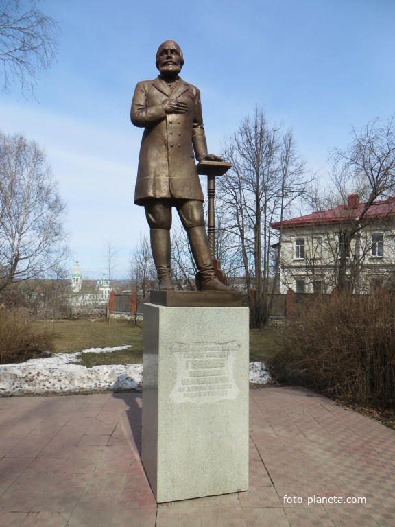 Памятник А.С.Губкину