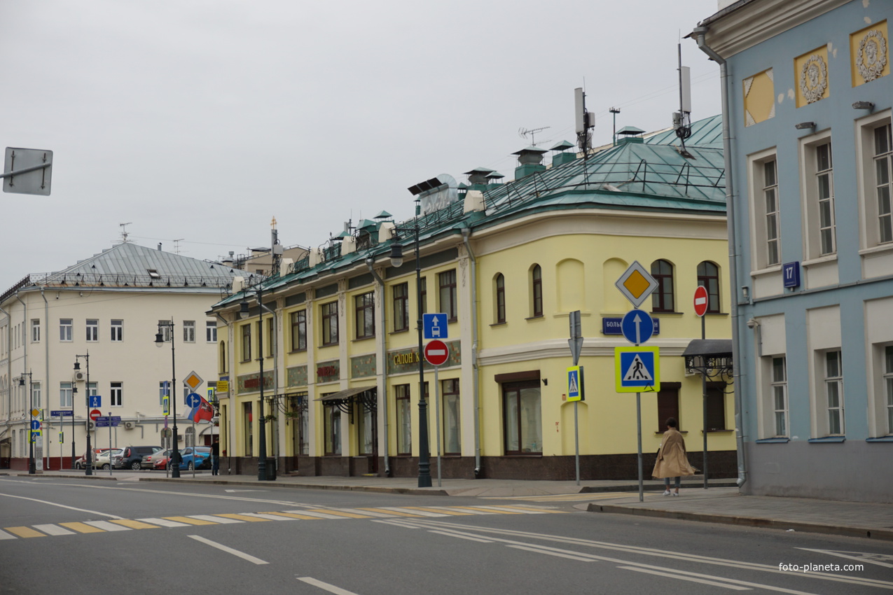 Гостиница Сретенская, дом 1999 года