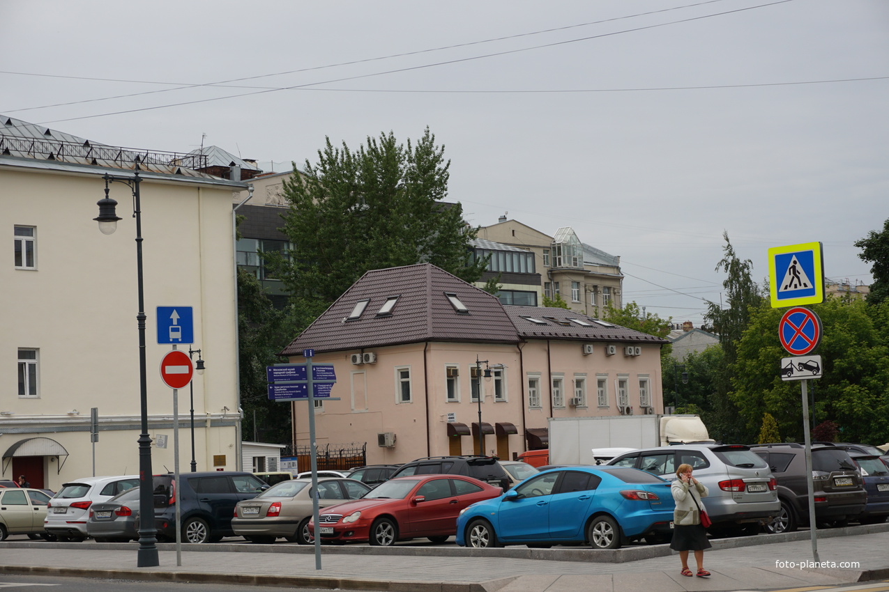 Большой Сергиевский переулок - хостел Gindza Hostel Sretenka, автостаянка на Сретенке