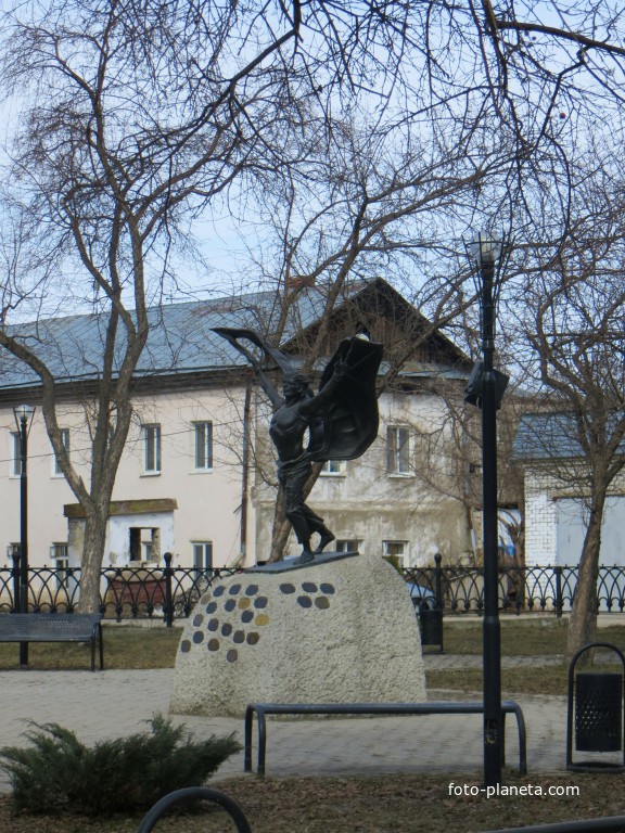 Памятник Никитке-летуну в сквере Воздухоплавателей