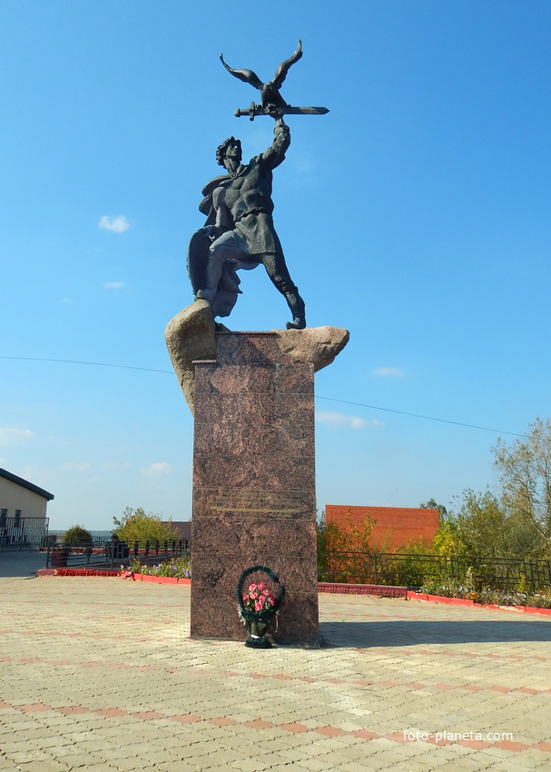 Малоярославец. Памятник Владимиру Храброму-Донскому