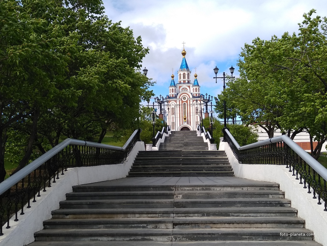 Успенский собор на Комсомольской площади
