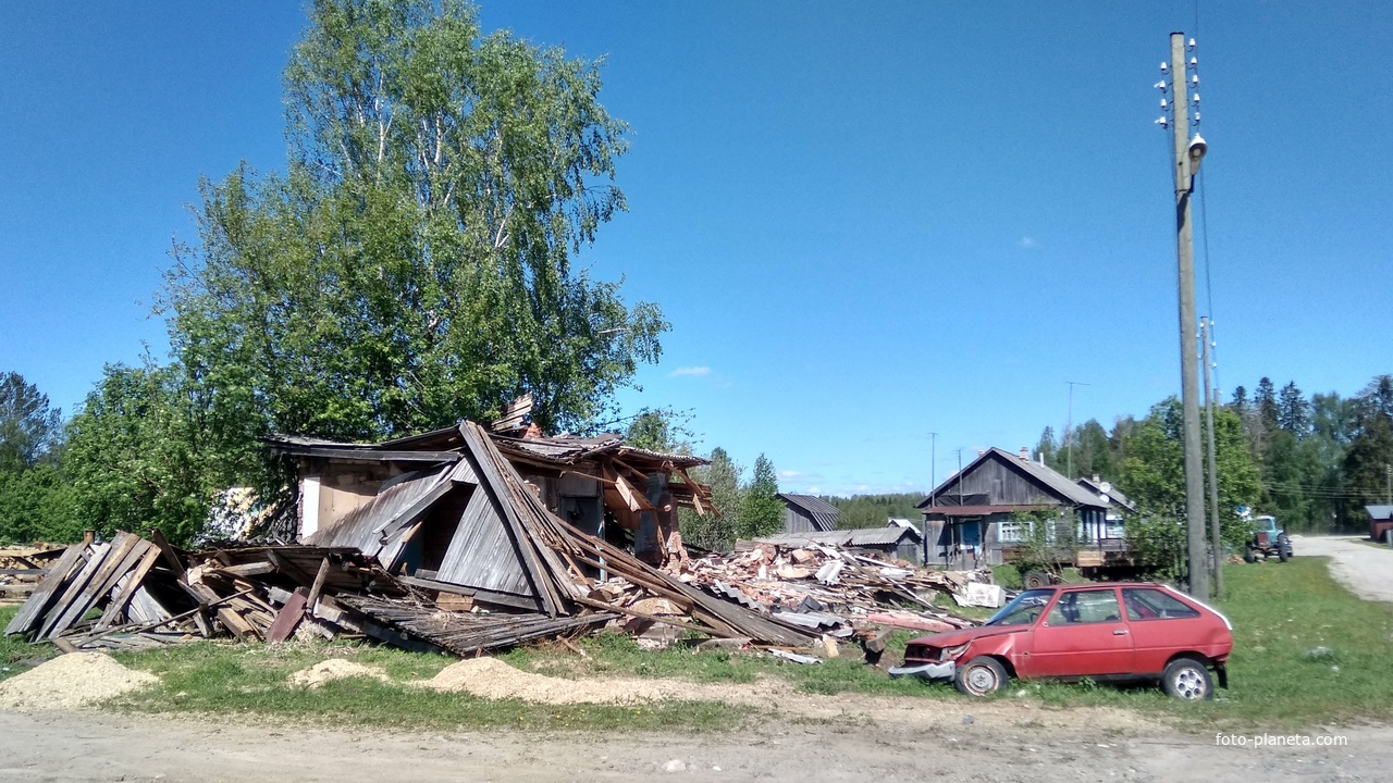 разрушенный дом в д. Янишево