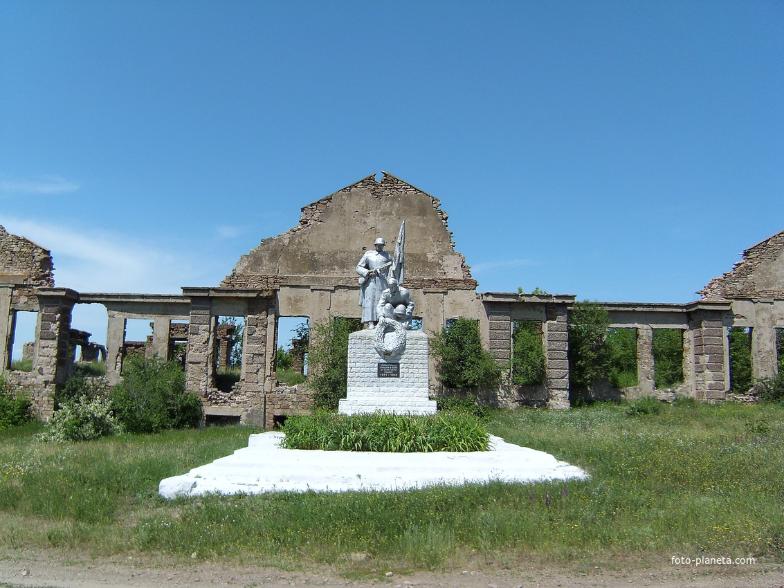 Памятник ВОВ 1941-1945 гг. Боковская больница.