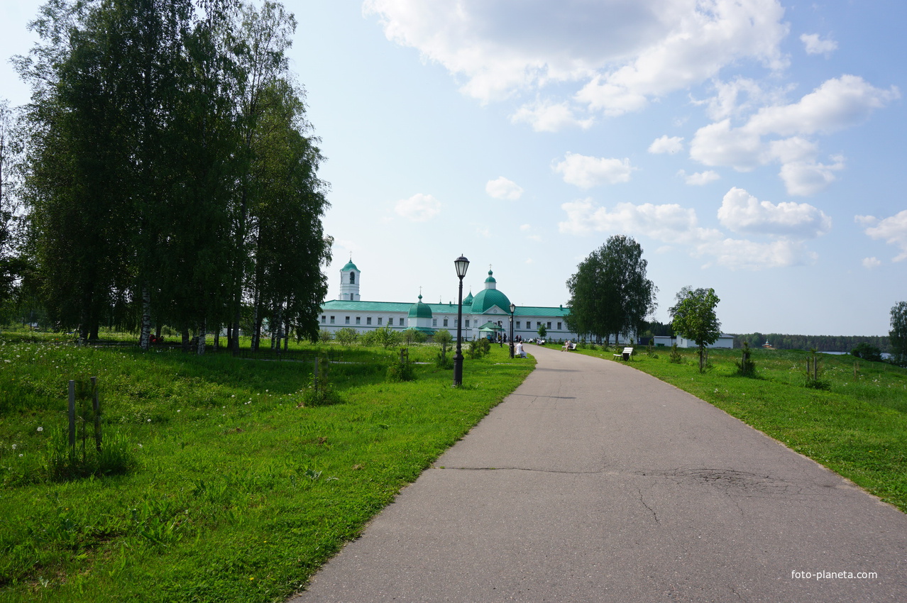 Территория монастыря Александра Свирского