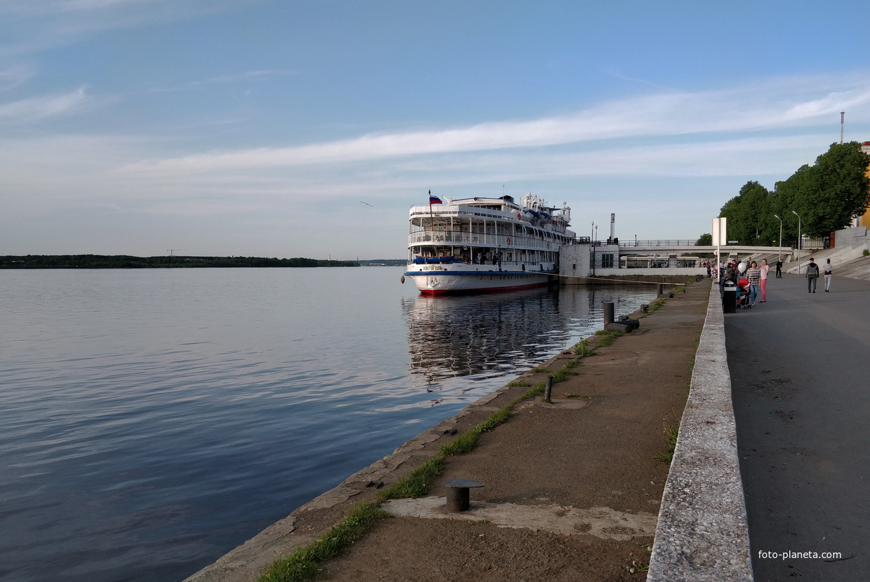 Порт кама. Речной порт Пермь. Порт Кама Пермь. Порт Кама беседки Пермь. Порт Пермь 1.