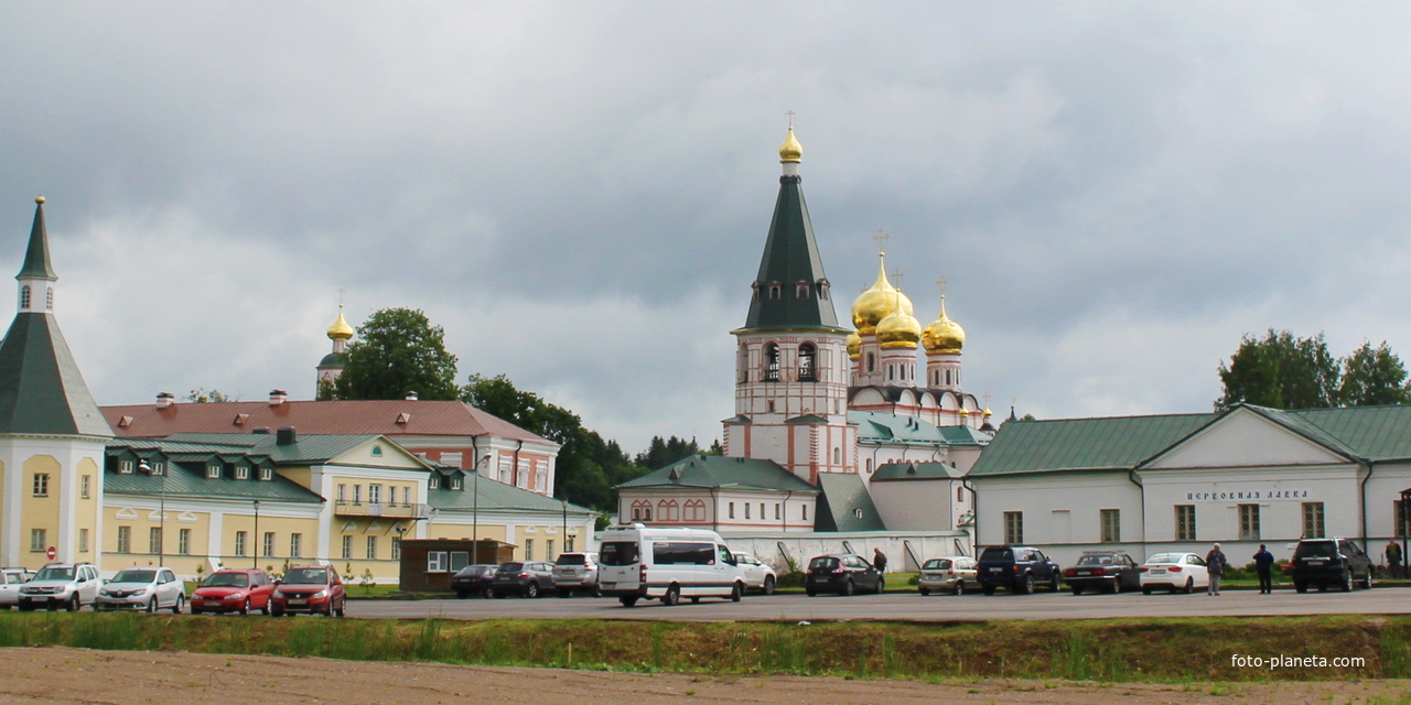 Иверский Святоозёрский Богородицкий мужской монастырь.