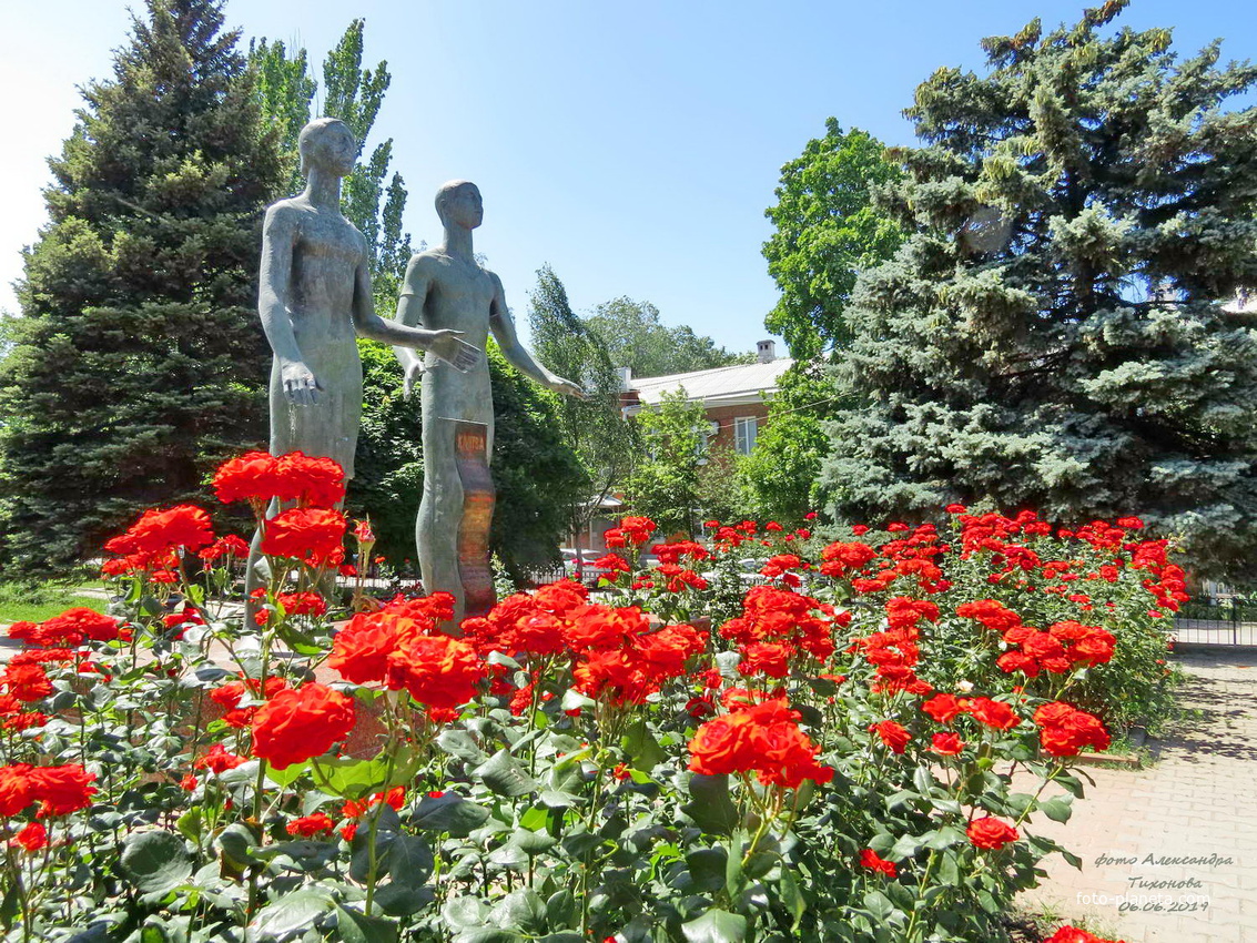 Памятник участникам Таганрогского комсомольского подполья &quot;Клятва Юности&quot;
