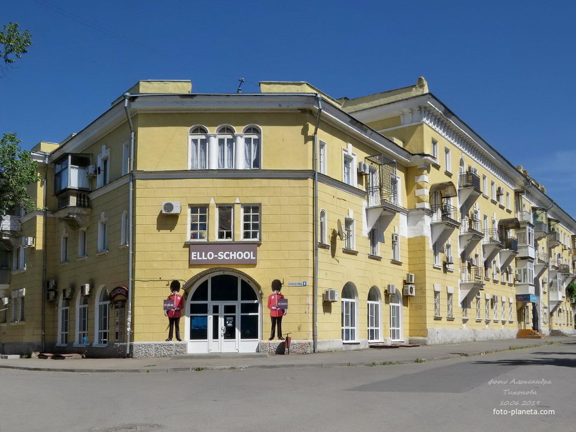 Дом центр таганрог. Таганрог. Таганрог центр города. Октябрьская площадь 4 Таганрог. Таганрог Октябрьская площадь, дом 4.