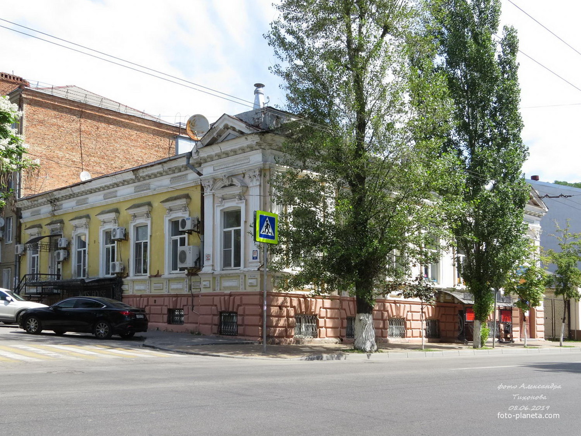 По улице Советской