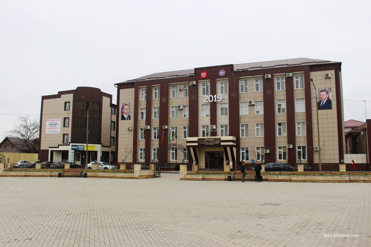 Здание администрации Урус-Мартановского района.