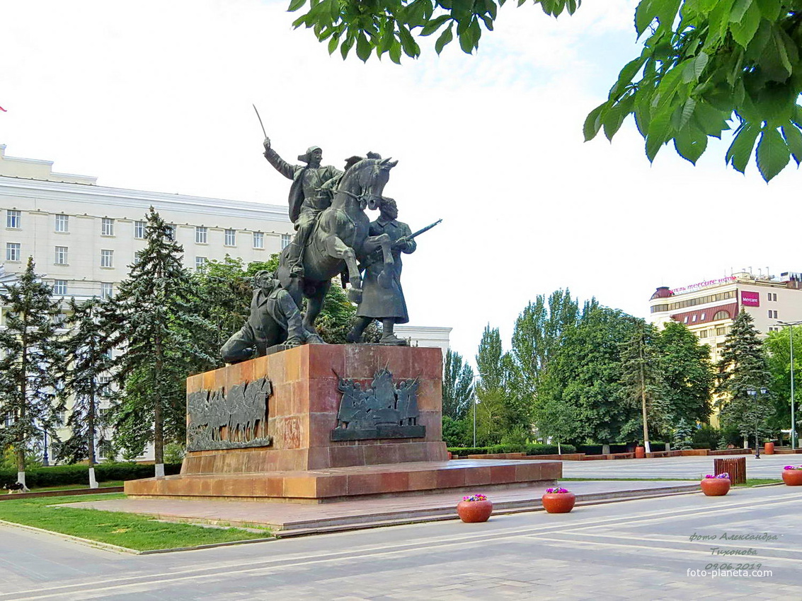 Памятник Первой конной армии