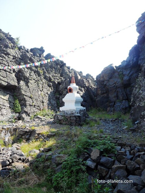 Малая ступа пробуждения в буддийском монастыре