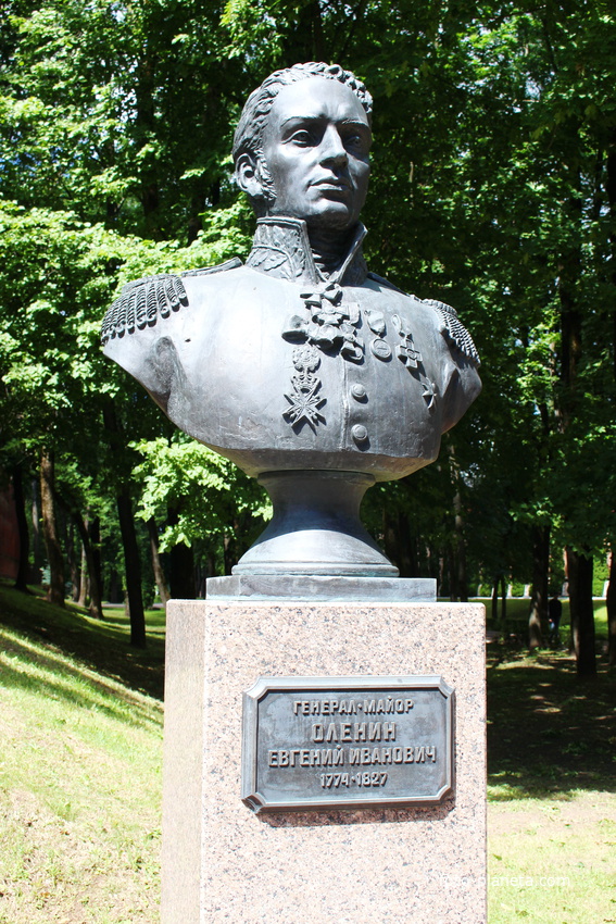 Аллея полководцев участников обороны Смоленска в 1812 г.