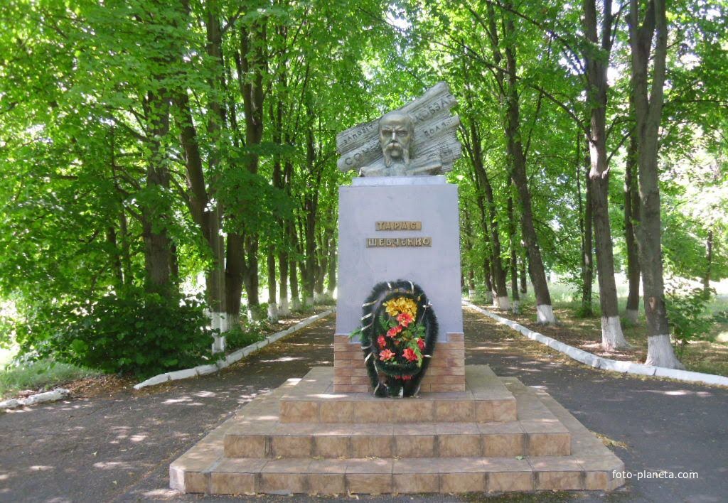 Пам&#039;ятник Т.Г.Шевченку в Сигнаївці.