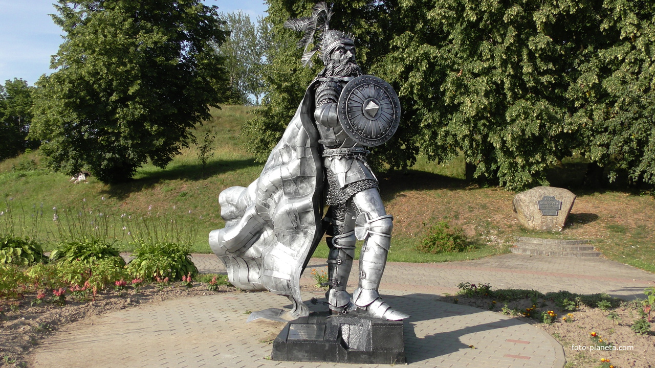 Новогрудок.Памятник на горе Виндовга.