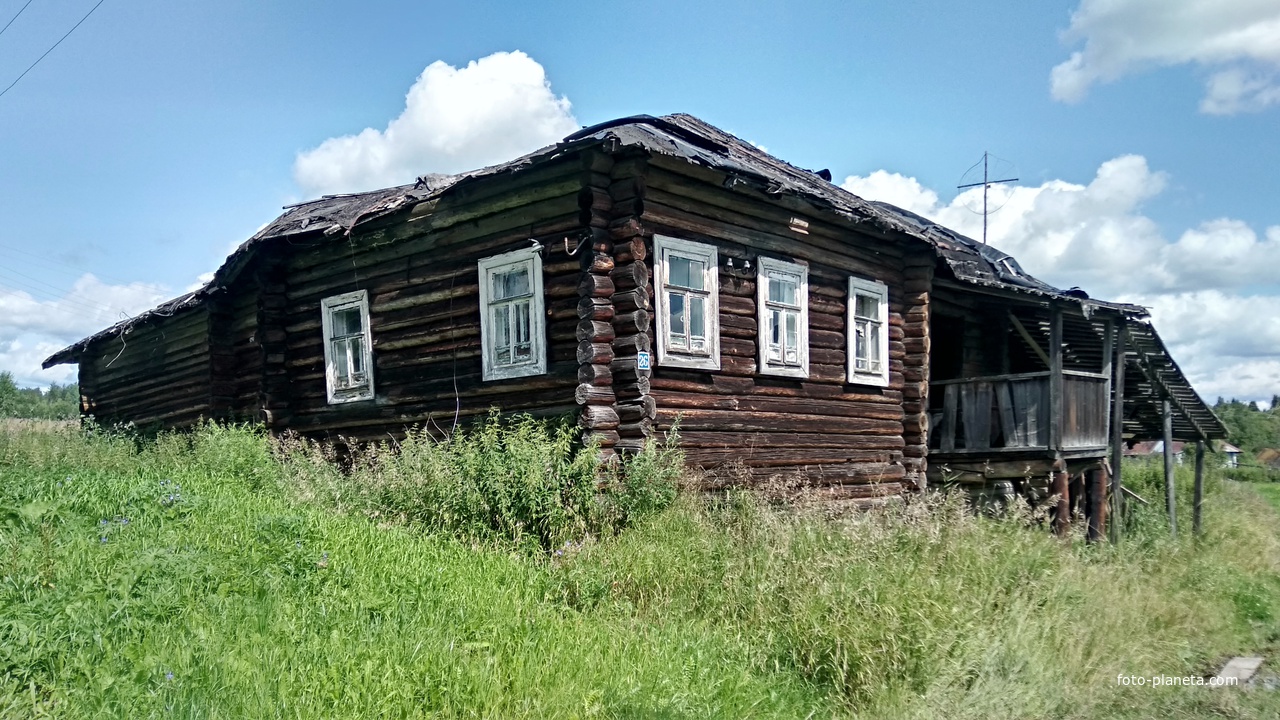 разрушенный дом в д. Маклаково
