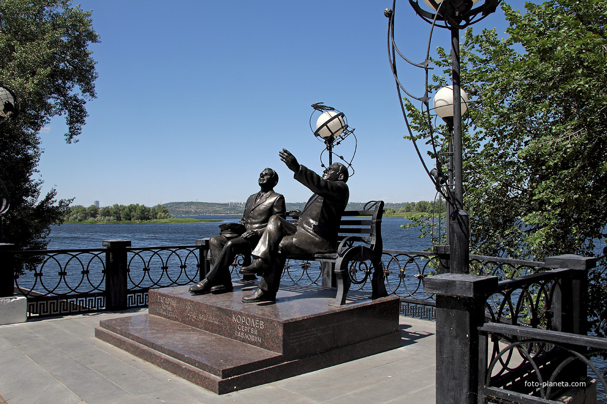 Памятник Ю.Гагарину и С.Королеву &quot;Перед полетом&quot;