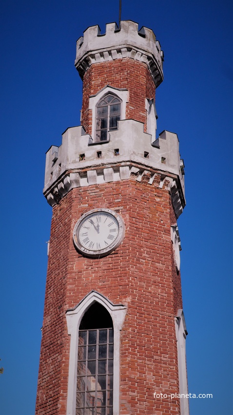 Башня входных ворот дворца принцессы Ольденбургской