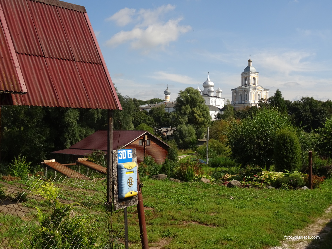 Улица Монастырская. Вид на монастырь.