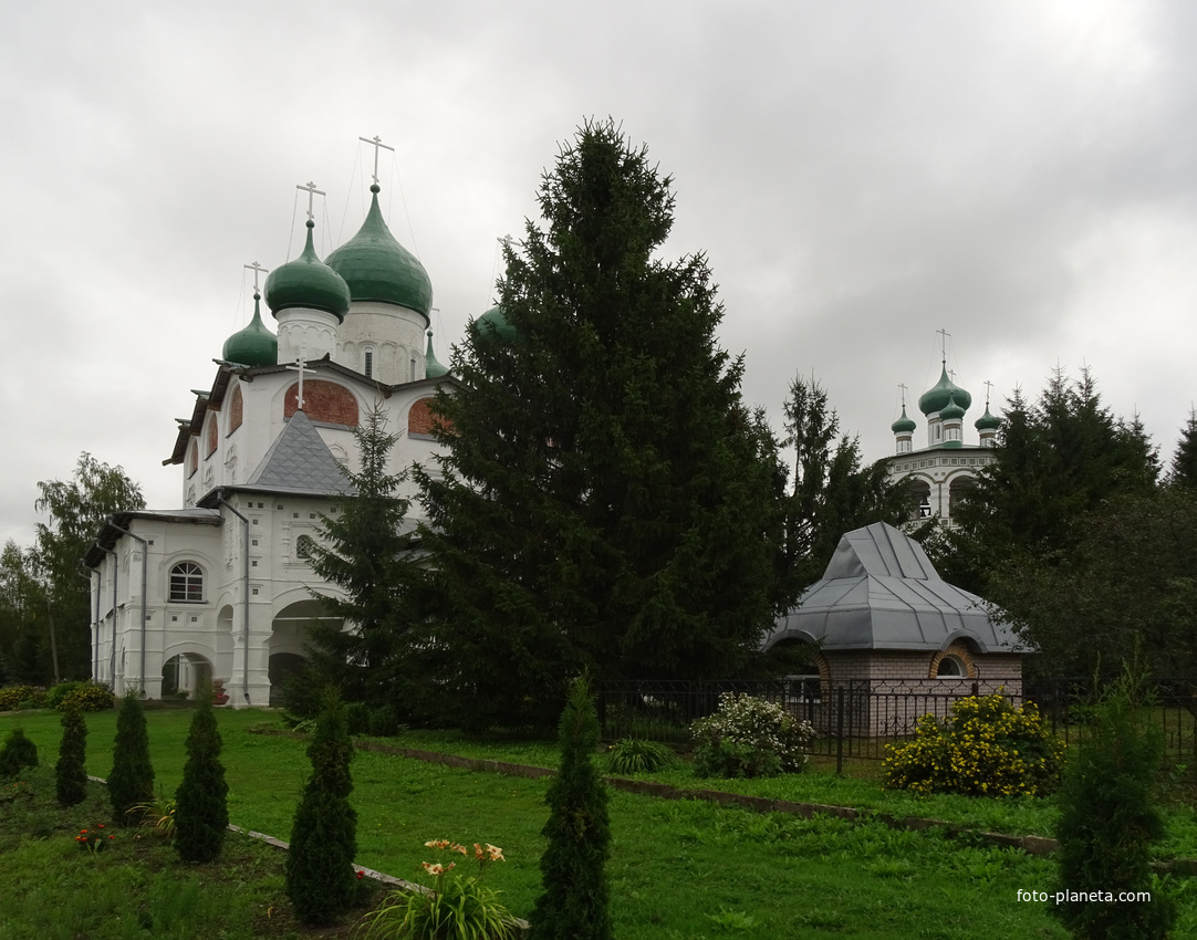 Николо-Вяжищский женский монастырь. Территория.