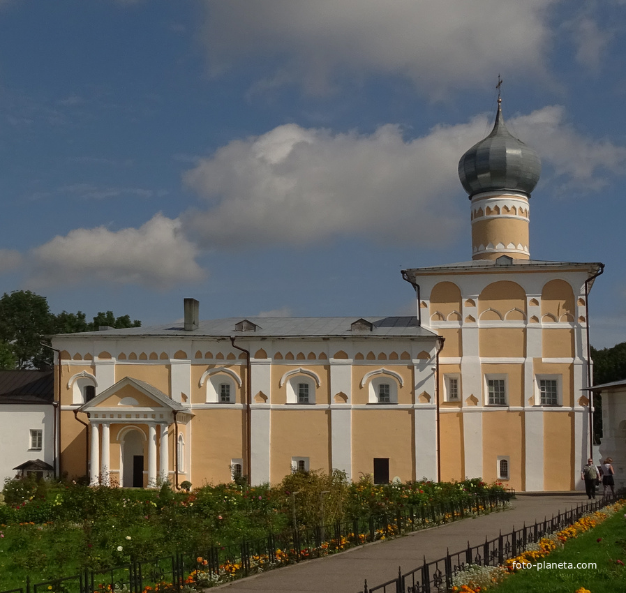 Варлаамо-Хутынский Спасо-Преображенский женский монастырь. Часовня Варлаама Хутынского.