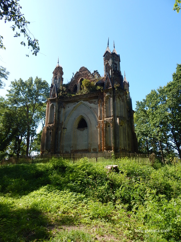 Часовня-усыпальница (вид сзади)