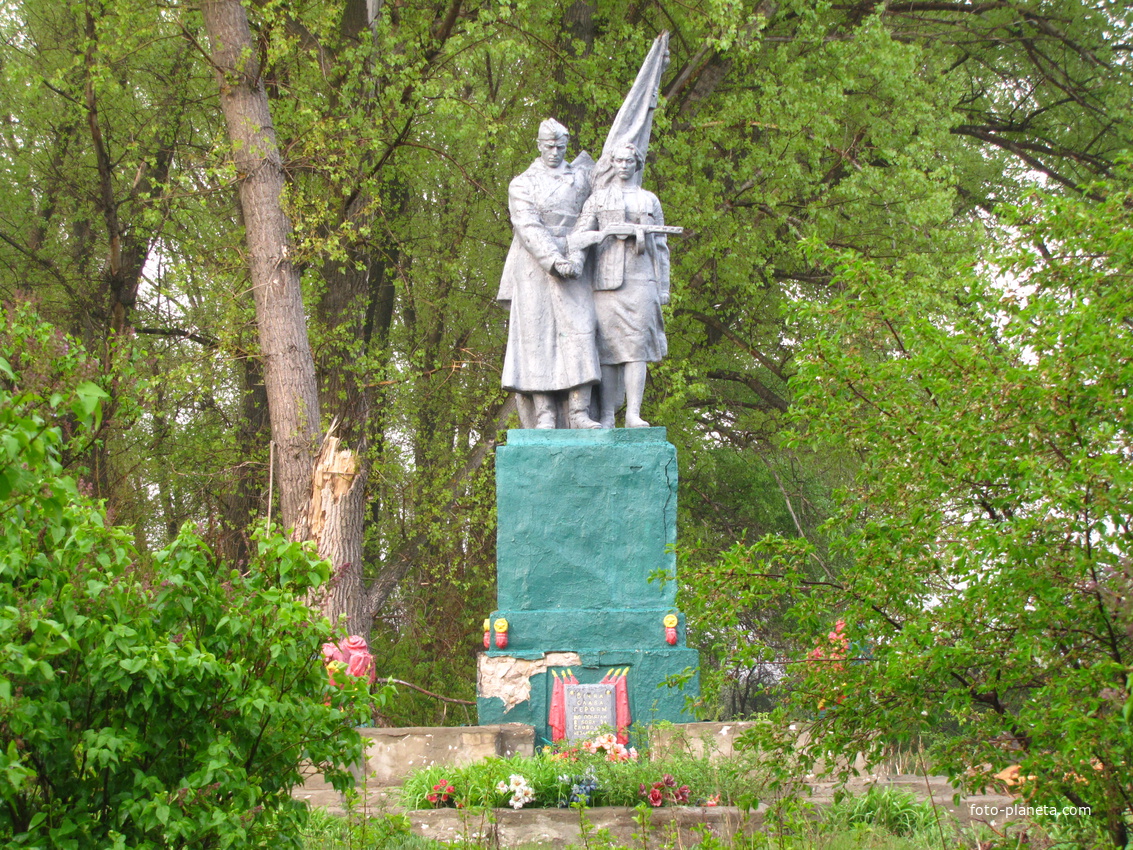 Памятник односельчанам погибшим в войне