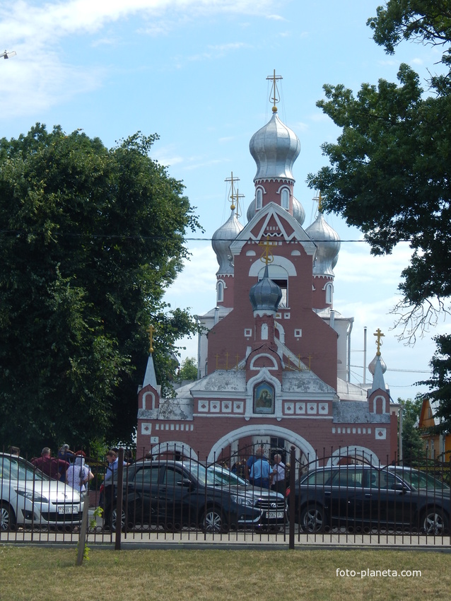 Рядом с городской площадью находится православный храм