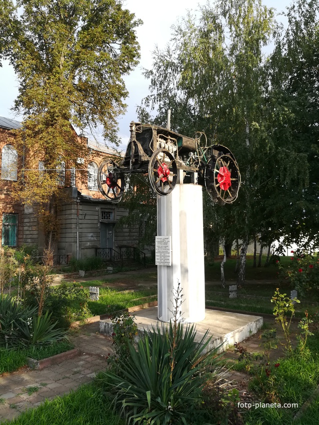 Памятник организаторам колхозного движения в станице