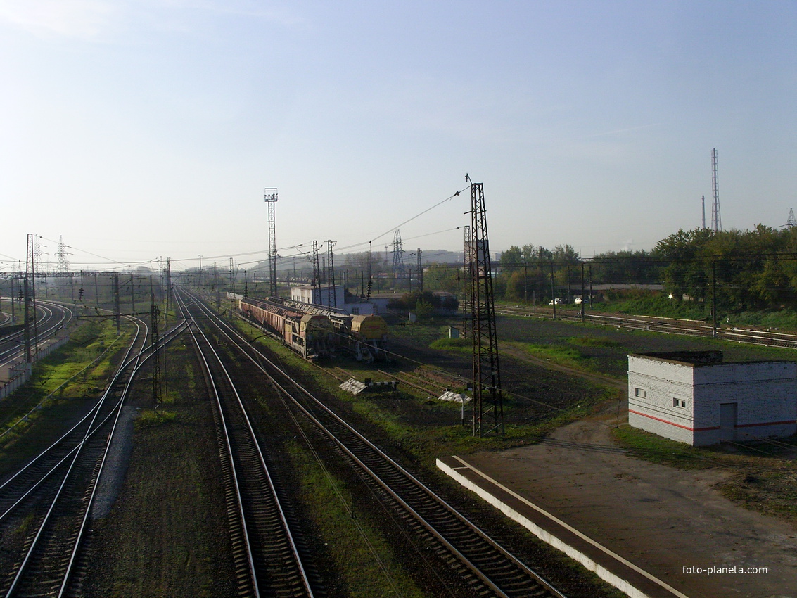 Вид с ж/д перехода станции Восресенск. Вдали - фосфогипсовый отвал