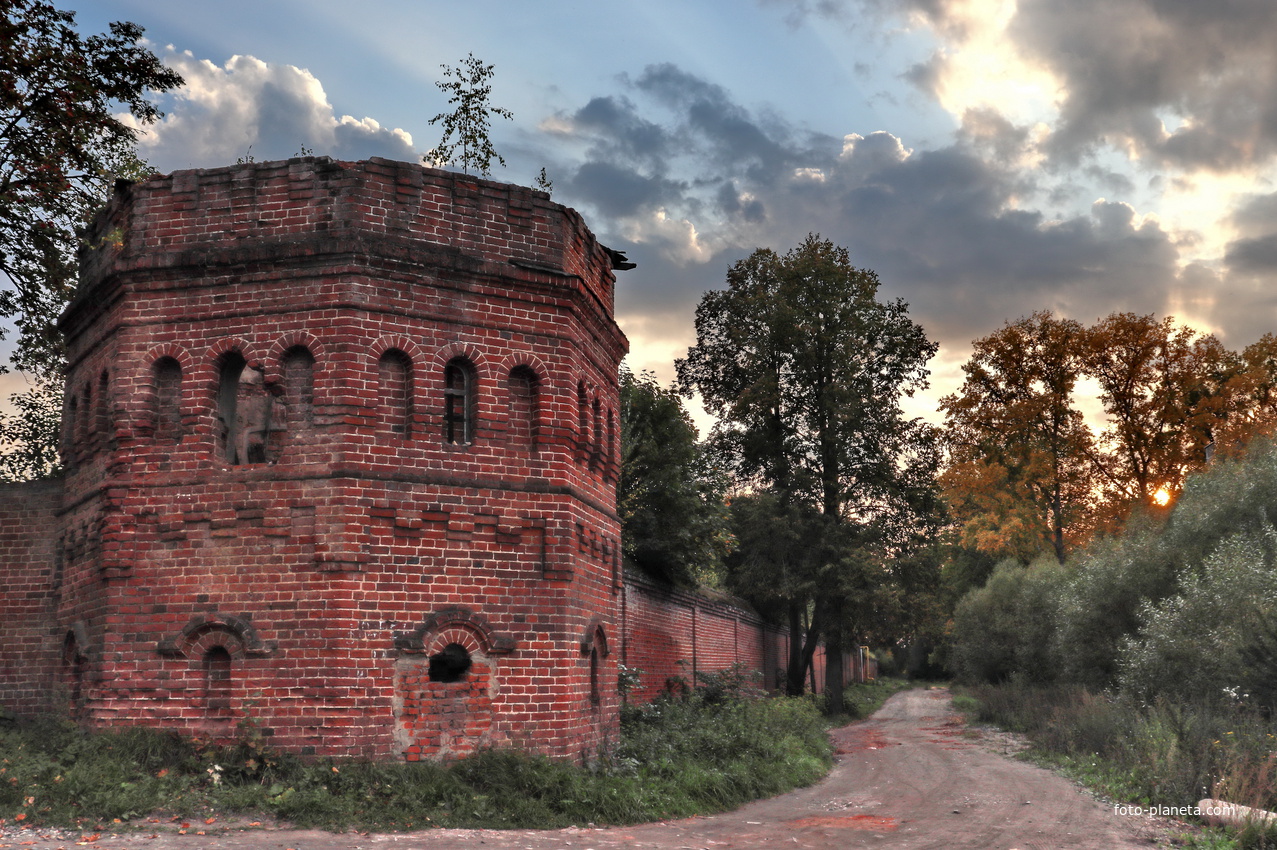 Башня сергеевского Воскресенского Свято - Фёдоровского монастыря